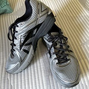 Brooks GTX 17